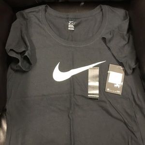 Black active Nike t-shirt.